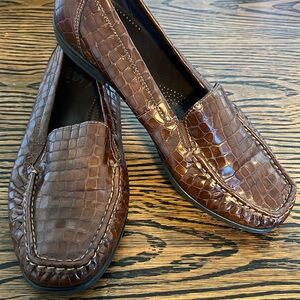 SAS women’s shoes, animal print loafer brown.